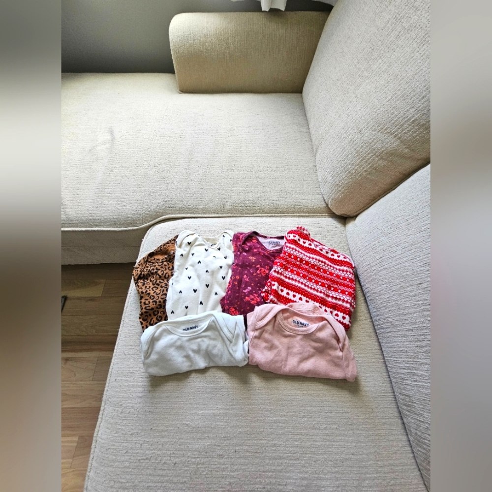 Old Navy Six Bodysuit Bundle 18-24M